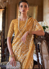 Carica l'immagine nel visualizzatore Galleria,Mikado Yellow Floral Printed Linen Saree