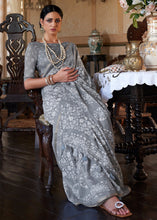 Carica l'immagine nel visualizzatore Galleria,Metal Grey Floral Printed Linen Saree