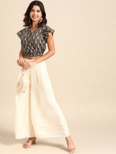 Load image into Gallery viewer, Crop top with flare sleeve