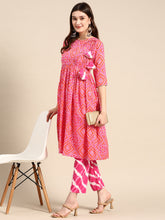 Laden Sie das Bild in den Galerie-Viewer, Anghrakha style Kurta with palazzo