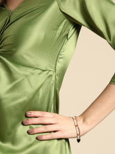 Carica l'immagine nel visualizzatore Galleria,Front Twist Midi Dress