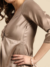 Carica l'immagine nel visualizzatore Galleria,Front Twist Midi Dress