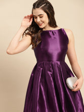 Load image into Gallery viewer, Box Pleated midi Dress