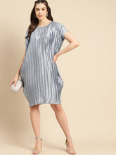 Laden Sie das Bild in den Galerie-Viewer, Anti fit Side Cowl Dress