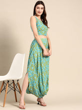 Carica l'immagine nel visualizzatore Galleria,Crop top with cowl dhoti skirt