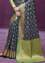 Laden Sie das Bild in den Galerie-Viewer, Navy Blue Woven Patola Silk Saree