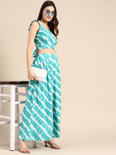 Carica l'immagine nel visualizzatore Galleria,Crop top with back tie and plazzo pants