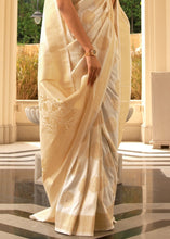 Carica l'immagine nel visualizzatore Galleria,Daisy White Woven Soft Kanjivaram Silk Saree with overall Butti work