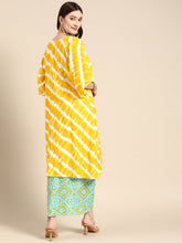 Carica l'immagine nel visualizzatore Galleria,Shrug with crop top and dhoti skirt