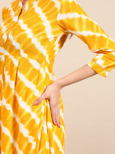 Laden Sie das Bild in den Galerie-Viewer, Front Cowl Midi Dress