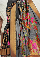 Laden Sie das Bild in den Galerie-Viewer, Black and Grey Handloom Woven Silk Saree