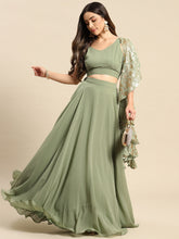 Load image into Gallery viewer, Flared skirt with crop top