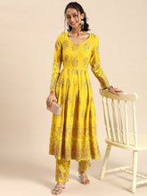Load image into Gallery viewer, Box Pleated flare kurta with palazzo