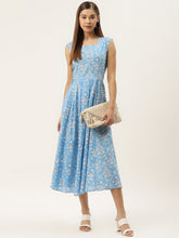 Load image into Gallery viewer, Box pleat dress with side pockets