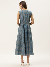 Load image into Gallery viewer, Box pleat dress with side pockets