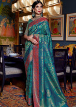 Laden Sie das Bild in den Galerie-Viewer, Peacock Blue Kanjivaram Woven Silk Saree