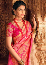 Laden Sie das Bild in den Galerie-Viewer, French Rose Pink Woven Banarasi Silk Saree with Embroidered Blouse