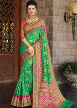 Carica l&#39;immagine nel visualizzatore Galleria,Kelly Green Zari Woven Banarasi Silk Saree with Brocade Blouse