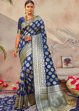 Laden Sie das Bild in den Galerie-Viewer, Berry Blue Woven Jacquard Silk Saree