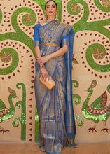 Laden Sie das Bild in den Galerie-Viewer, Sapphire Blue Zari Woven Kanjivaram Silk Saree