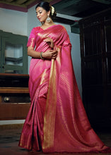 Carica l&#39;immagine nel visualizzatore Galleria,Shocking Pink Woven Kanjivaram Silk Saree