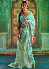 Laden Sie das Bild in den Galerie-Viewer, Caribbean Green Zari Woven Linen Silk Saree Having Floral Digital Print