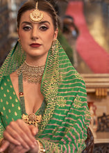 Cargar imagen en el visor de la galería, Sea Green Leheriya Printed Georgette Saree with Gota Patti work