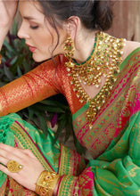 Cargar imagen en el visor de la galería, Kelly Green Zari Woven Banarasi Silk Saree with Brocade Blouse