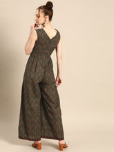 Carica l'immagine nel visualizzatore Galleria,Overlap neck pleated jumpsuit
