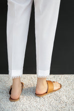 Laden Sie das Bild in den Galerie-Viewer, PLAIN COTTON TROUSER 208