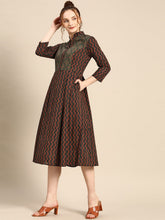Load image into Gallery viewer, Center box Pleat midi Dress