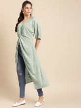 Load image into Gallery viewer, Printed Front twist long top