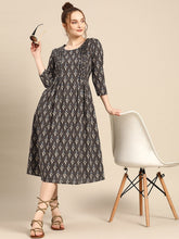 Load image into Gallery viewer, front tucks with flare midi dress