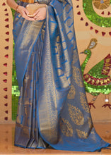 Laden Sie das Bild in den Galerie-Viewer, Sapphire Blue Zari Woven Kanjivaram Silk Saree