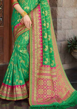 Carica l&#39;immagine nel visualizzatore Galleria,Kelly Green Zari Woven Banarasi Silk Saree with Brocade Blouse