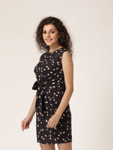 Load image into Gallery viewer, Front tie shift dress