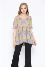 Load image into Gallery viewer, Floral printed top with flare