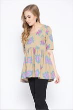 Load image into Gallery viewer, Floral printed top with flare