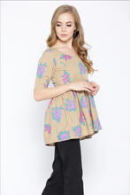 Load image into Gallery viewer, Floral printed top with flare