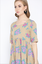Load image into Gallery viewer, Floral printed top with flare