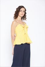 Cargar imagen en el visor de la galería, Front knot peplum top with printed checks