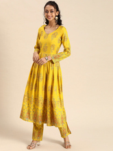 Load image into Gallery viewer, Box Pleated flare kurta with palazzo