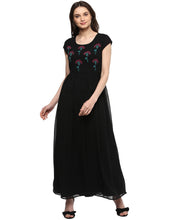 Laden Sie das Bild in den Galerie-Viewer, Block Printed yoke Maxi Dress with Cut out back