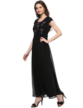 Laden Sie das Bild in den Galerie-Viewer, Block Printed yoke Maxi Dress with Cut out back