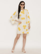 Carica l'immagine nel visualizzatore Galleria,Bell Sleeve Block printed Dress