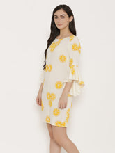 Carica l'immagine nel visualizzatore Galleria,Bell Sleeve Block printed Dress