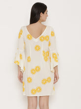 Carica l'immagine nel visualizzatore Galleria,Bell Sleeve Block printed Dress
