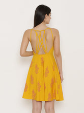 Cargar imagen en el visor de la galería, Backless with string design printed skater dress