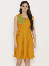 Load image into Gallery viewer, Backless box pleat Dress with Placement Block Print