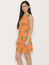 Cargar imagen en el visor de la galería, Block Printed shift dress with large side gathered pockets